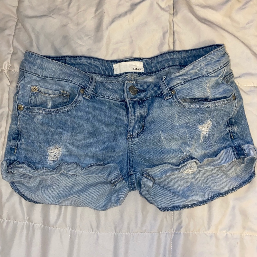 GARAGE LIGHT WASH RIPPED JEAN SHORTS